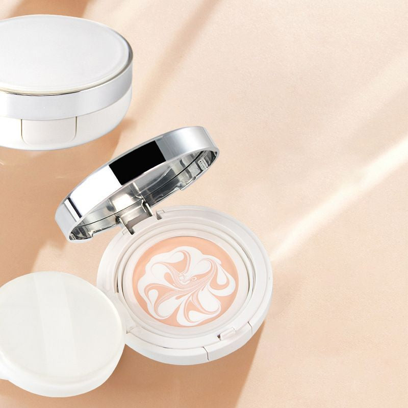 Natural-looking foundation for commuting – lightweight, moisturizing, and concealing, with an air cushion formula