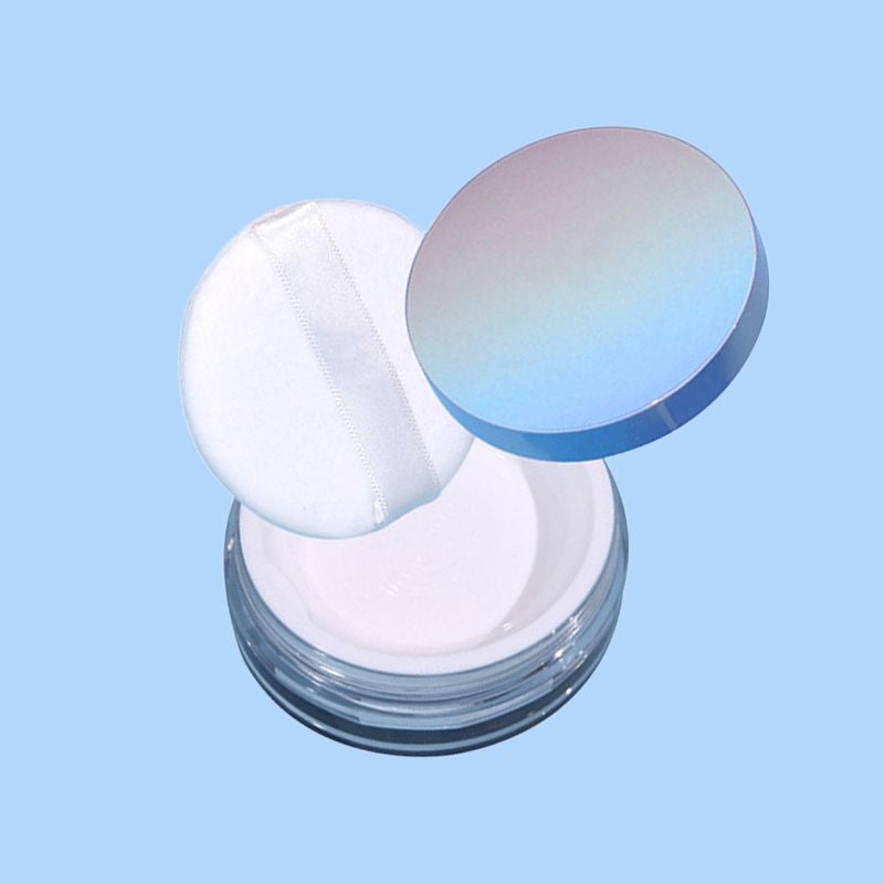 Set-in powder that is water- and sweat-resistant, provides long-lasting oil control, creates a lightweight, blurred finish, and maintains its effect throughout the day