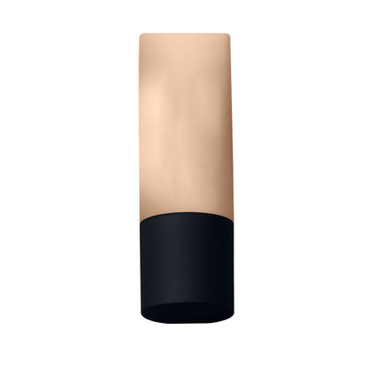 Ultra-soft, long-wearing foundation with matte finish – suitable for oily skin types