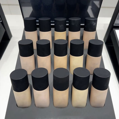 Ultra-soft, long-wearing foundation with matte finish – suitable for oily skin types