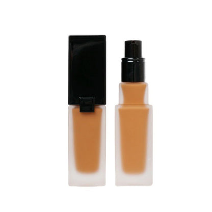 Long-lasting foundation with skin-nourishing and concealing properties