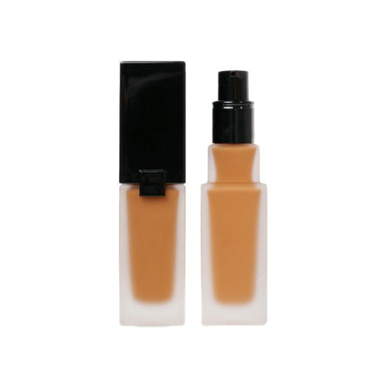 Long-lasting foundation with skin-nourishing and concealing properties