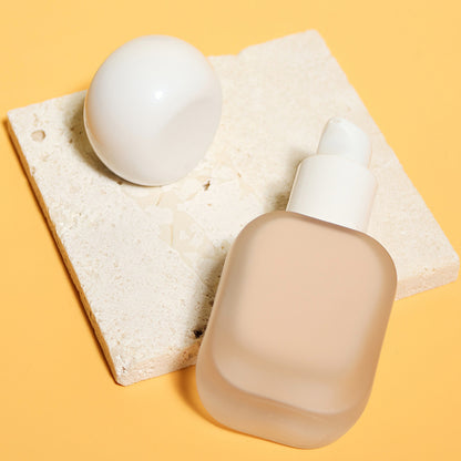 Natural, bare-faced makeup concealer with moisturizing effects – a lightweight, hydrating foundation