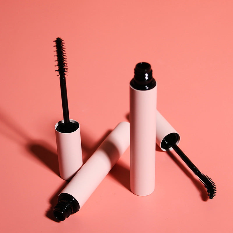 Thick, curled, smudge-resistant mascara with waterproof formula and extended wear