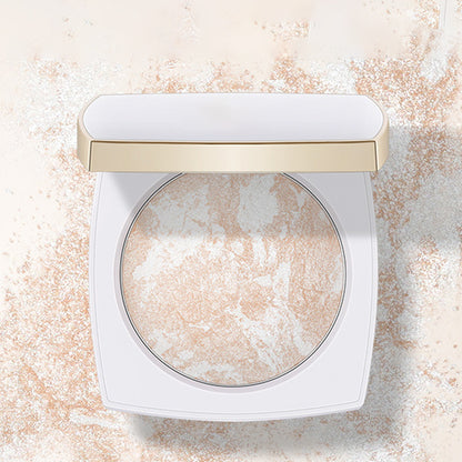 Baked fine diamond particles illuminate and enhance the face, with ginger highlight