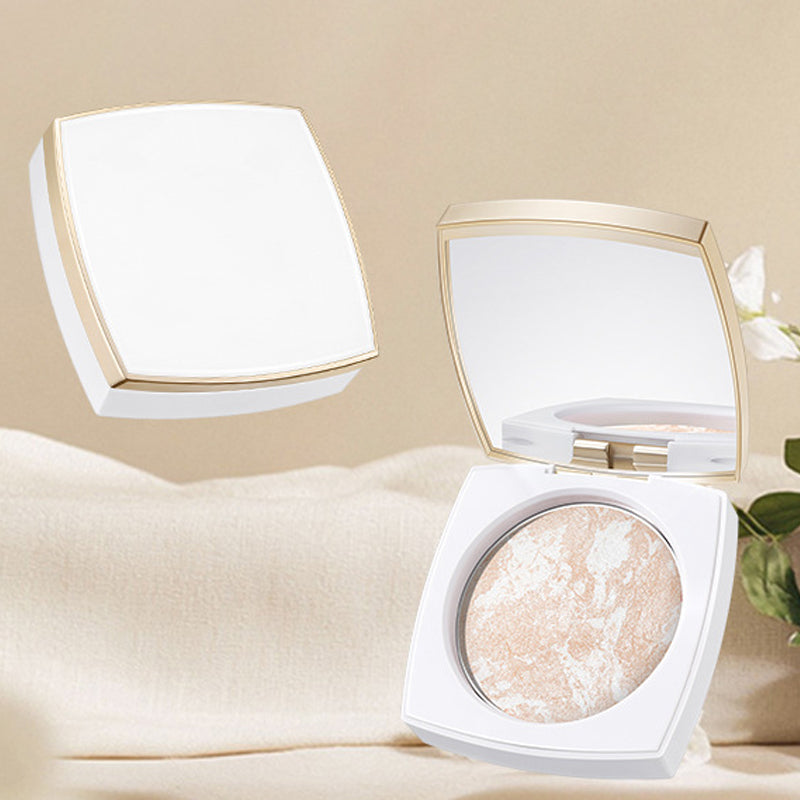 Baked fine diamond particles illuminate and enhance the face, with ginger highlight
