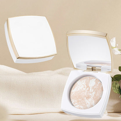 Baked fine diamond particles illuminate and enhance the face, with ginger highlight