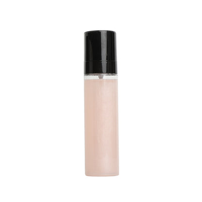 Long-lasting, smudge-free moisturizing and setting spray