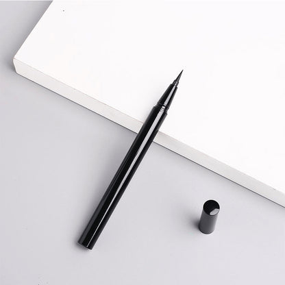 Long-lasting, smudge-resistant eyeliner that stays in place without smudging, providing a thin, dense black line