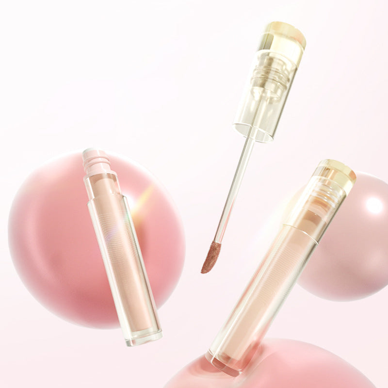 Mirror-like glossy lip gloss is lightweight, highly pigmented, moisturizing, and gives lips a plump, natural look. It's also long-lasting and brightens the complexion.