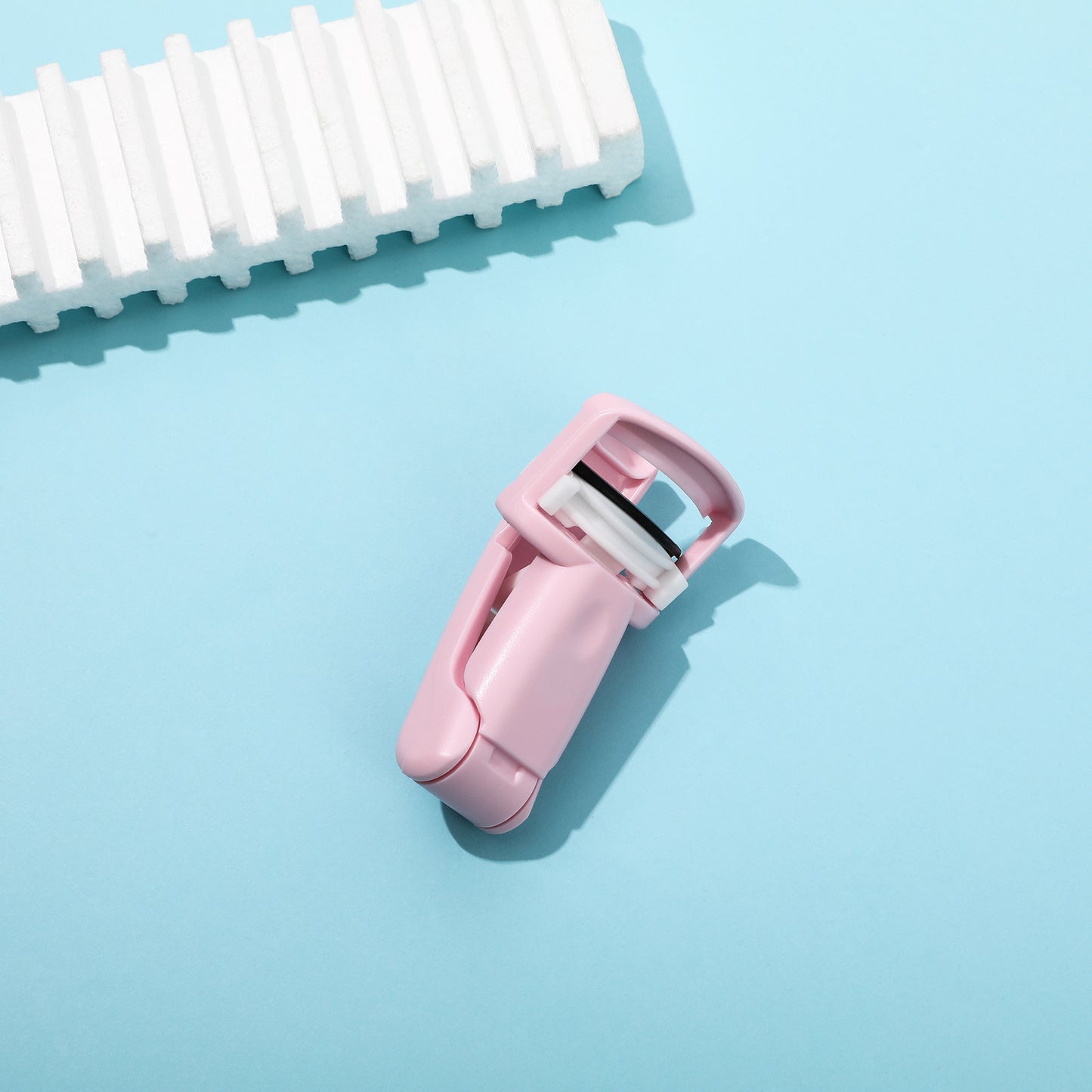 Folding Press-Type Eyelash Curler, Mini Plastic Eyelash Curler, Portable Makeup Tool